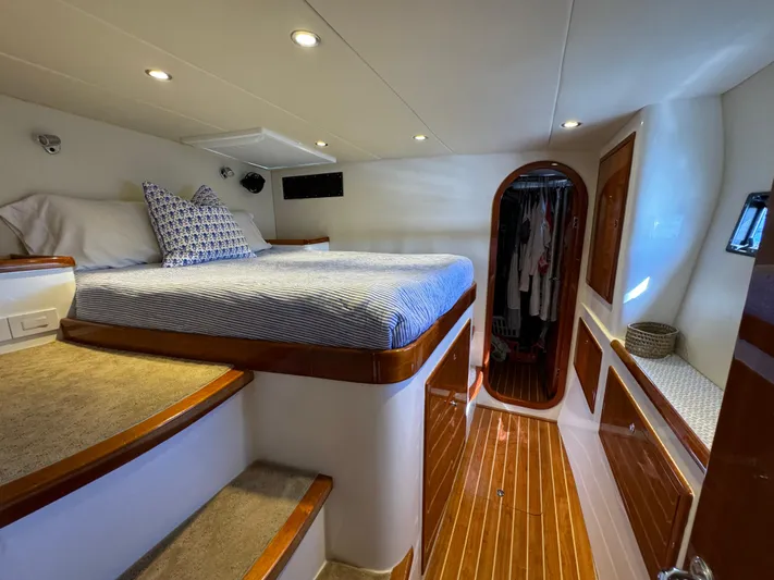 Headquarters Yacht Photos Pics 