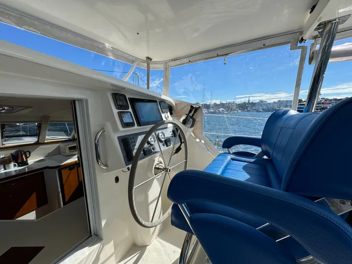 Headquarters Yacht Photos Pics 