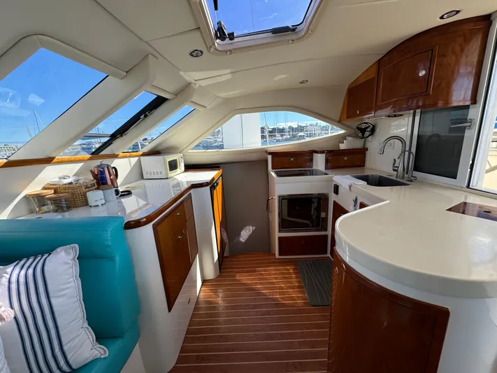 Headquarters Yacht Photos Pics 