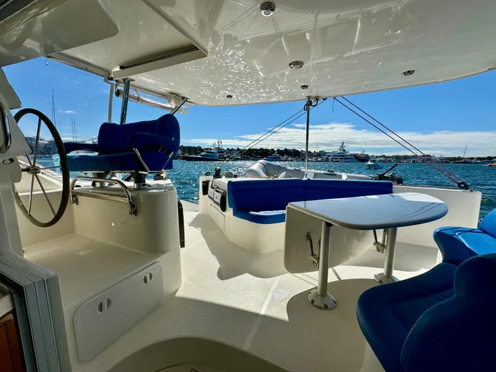 Headquarters Yacht Photos Pics 