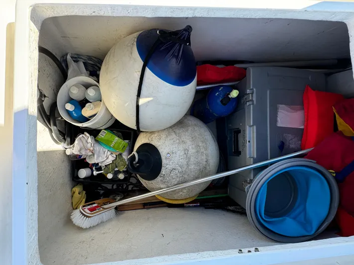 Headquarters Yacht Photos Pics 