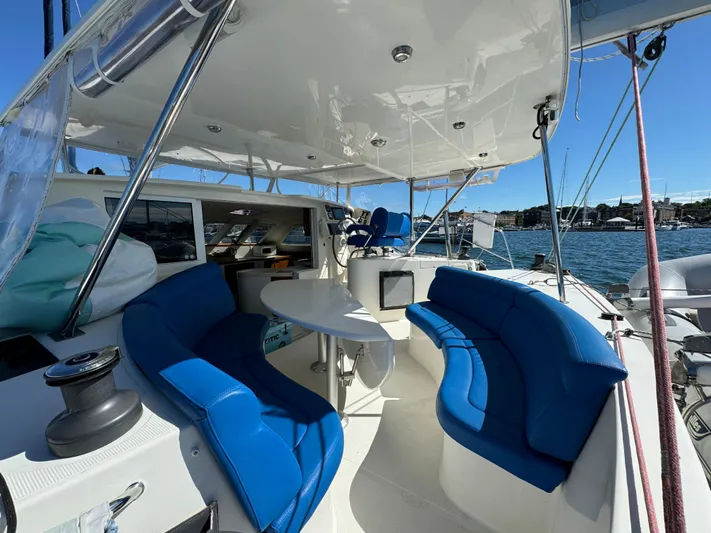 Headquarters Yacht Photos Pics 