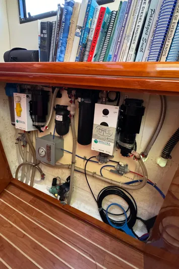 Headquarters Yacht Photos Pics 