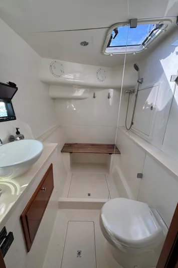 Headquarters Yacht Photos Pics 