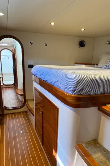 Headquarters Yacht Photos Pics 