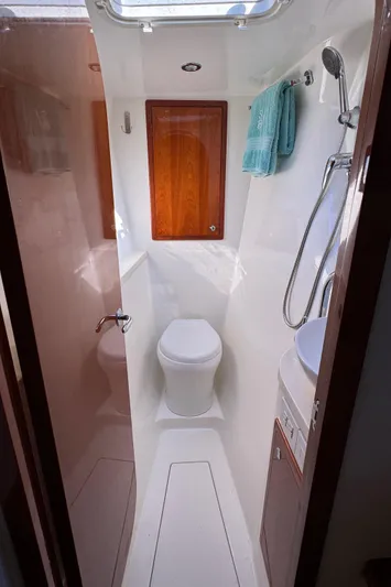 Headquarters Yacht Photos Pics 