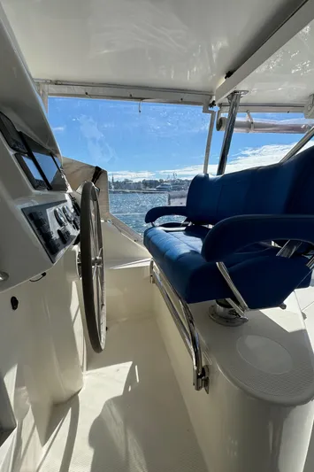 Headquarters Yacht Photos Pics 