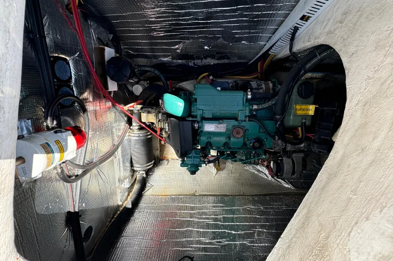 Headquarters Yacht Photos Pics 