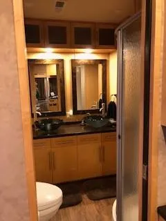 Cruisin (1/5 Share) Yacht Photos Pics Luxurious bathroom in a 2008 Destination Yachts Cruisin yacht.