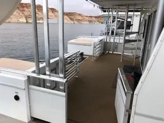 Cruisin (1/5 Share) Yacht Photos Pics Destination Yachts houseboat, Cruisin model, 2008, on a serene lake.