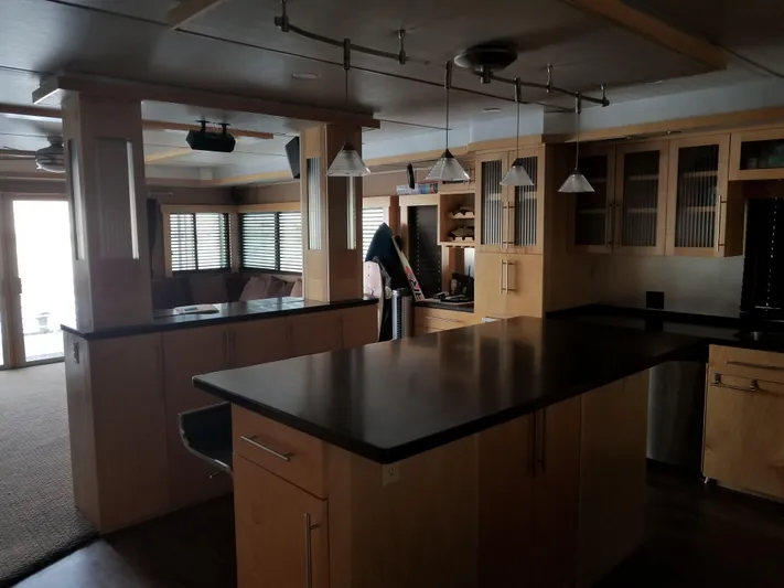 Cruisin (1/5 Share) Yacht Photos Pics Spacious kitchen in 2008 Destination Yachts houseboat.