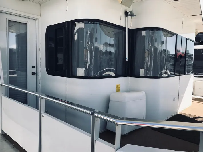 Cruisin (1/5 Share) Yacht Photos Pics 2008 Destination Yachts Cruisin, modern yacht with tinted windows.