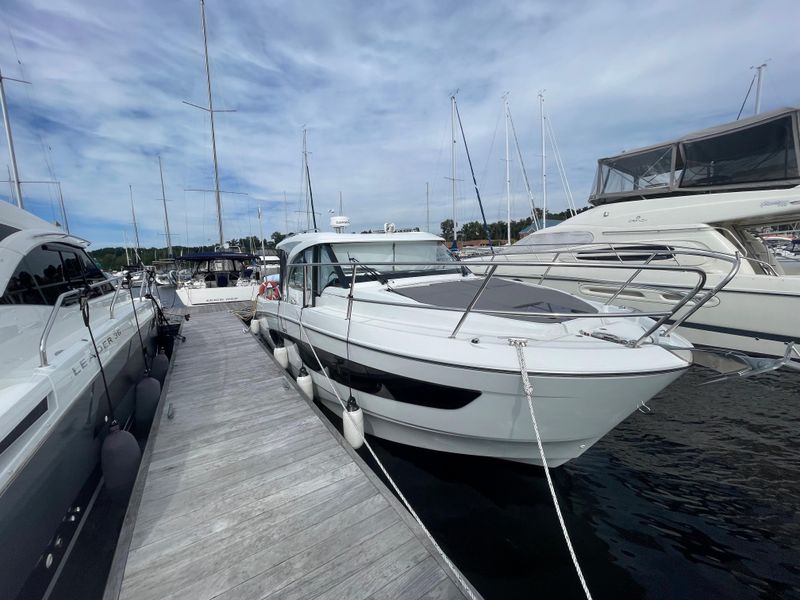 2022 Beneteau Antares 11