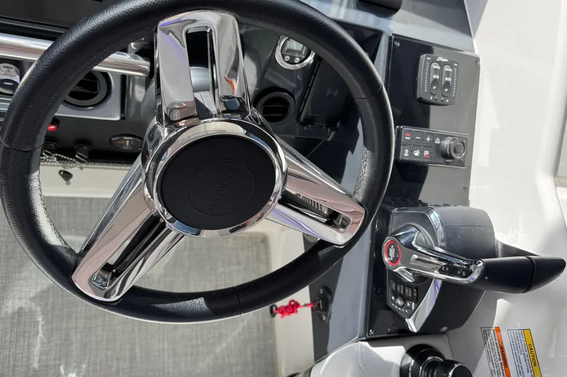 Formula Yacht Photos Pics 2023 Formula 400 Super Sport Crossover steering wheel and control panel.