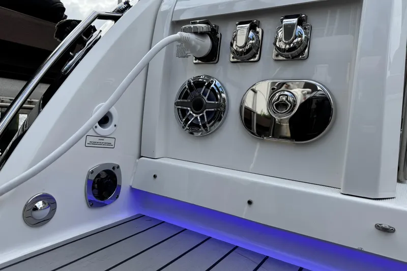 Formula Yacht Photos Pics 2023 Formula 400 Super Sport Crossover boat with sleek control panel and chrome accents.