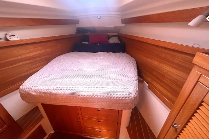 Dream Weaver Yacht Photos Pics Cozy cabin interior of 2003 Catalina 350 sailboat with wooden finish and comfortable bed.