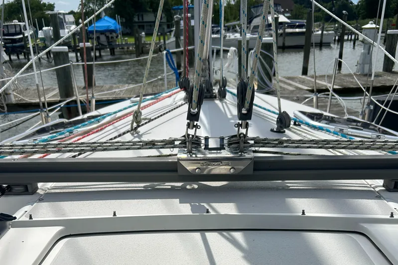 Dream Weaver Yacht Photos Pics Deck view of a 2003 Catalina 350 sailboat docked at a marina.