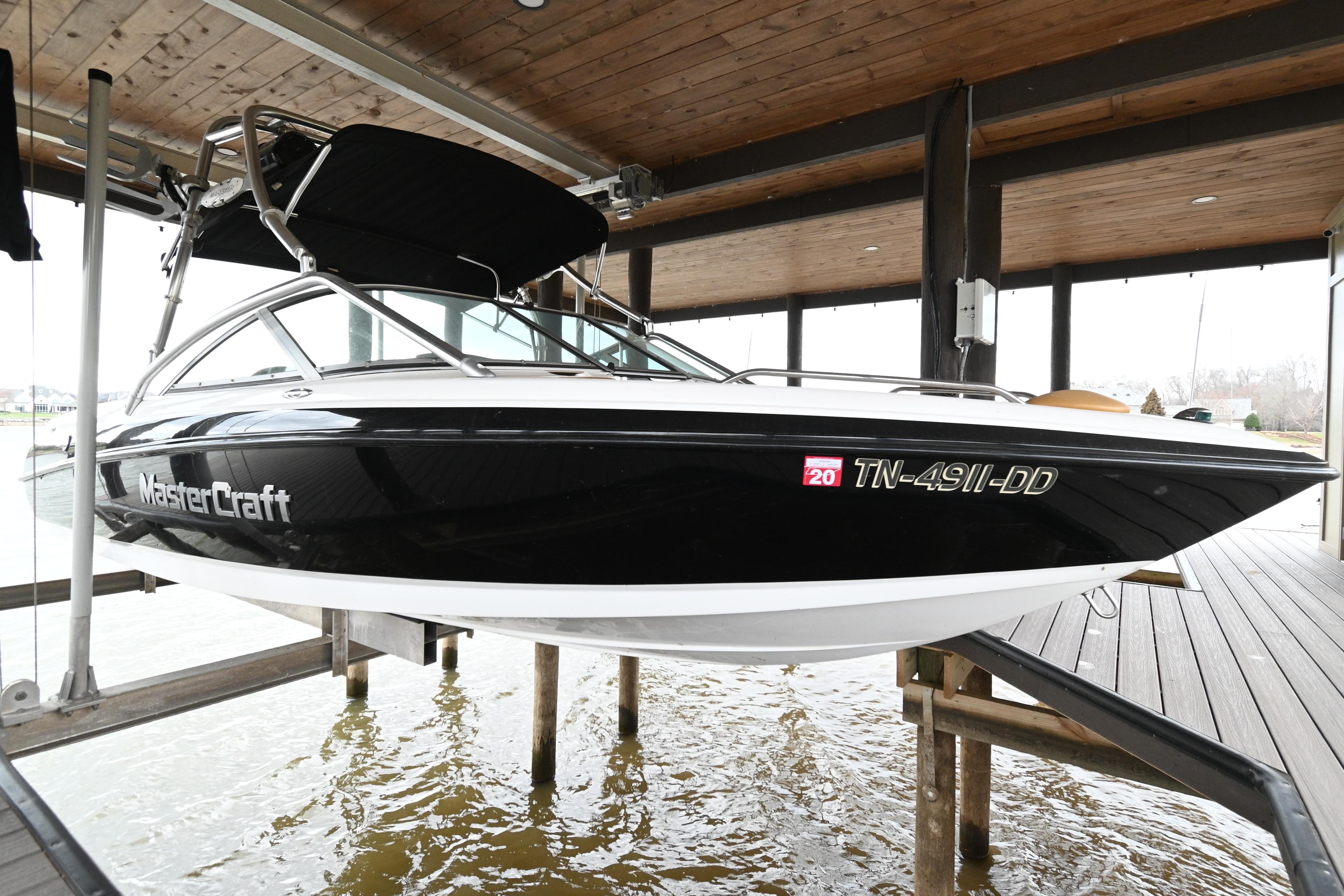 2001 MasterCraft MariStar 210 VRS