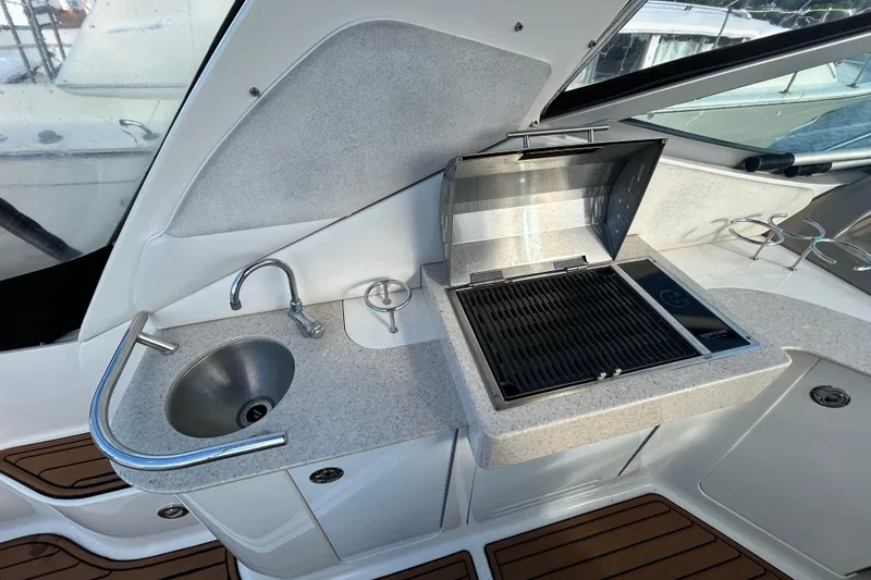  Yacht Photos Pics 2010 Sea Ray Sundancer 330 yacht kitchenette with sink and grill.