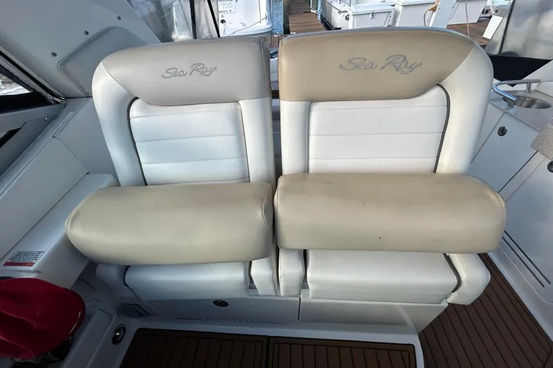  Yacht Photos Pics 2010 Sea Ray Sundancer 330 boat seats, beige and white leather, with logo embroidery.