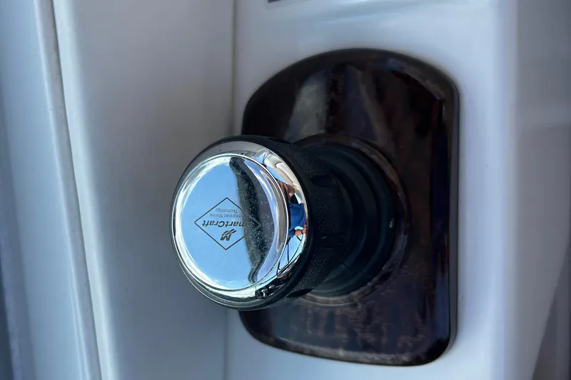  Yacht Photos Pics Close-up of a Sea Ray Sundancer 330 boat control knob, 2010 model.