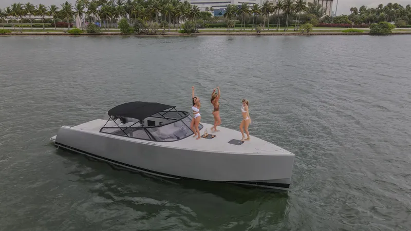 Incoming Trade Yacht Photos Pics 