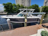 2018 Robalo R317 Dual Console