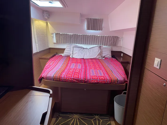 Hullchal Yacht Photos Pics Cozy bedroom in 2021 Lagoon 42 yacht with vibrant red bedding.