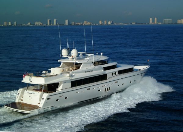 2022-110-johnson-110-motor-yacht