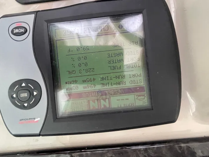 Knot Justified Yacht Photos Pics Control panel display on a 2006 Sea Ray 38 Sundancer boat.