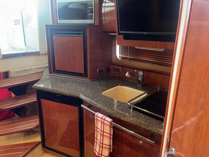 Knot Justified Yacht Photos Pics 2006 Sea Ray 38 Sundancer yacht kitchen with granite countertops, microwave, and sink.