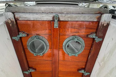 Island Packet 38