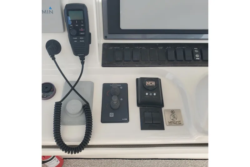  Yacht Photos Pics Control panel of a 2007 Sea Ray 580 Sedan Bridge yacht with various navigation instruments.