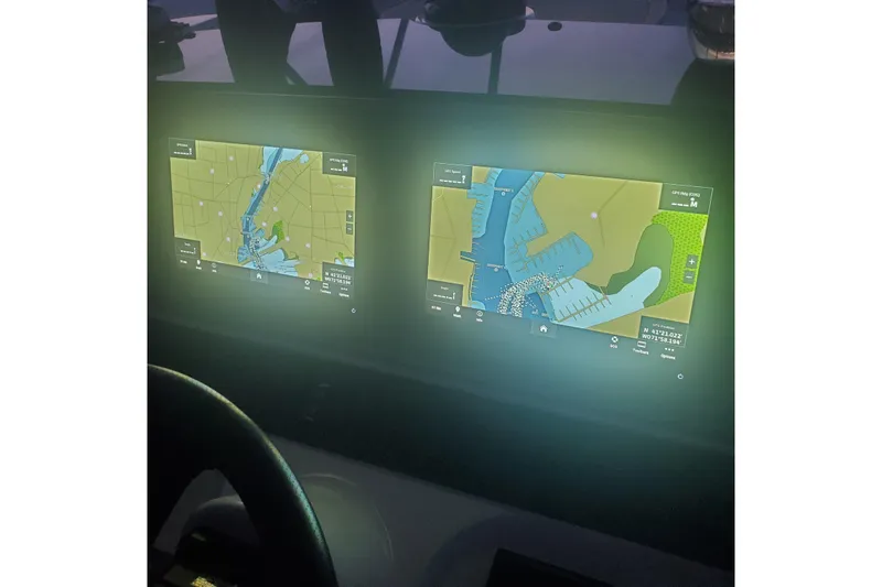  Yacht Photos Pics Navigation screens on a 2007 Sea Ray 580 Sedan Bridge yacht dashboard.