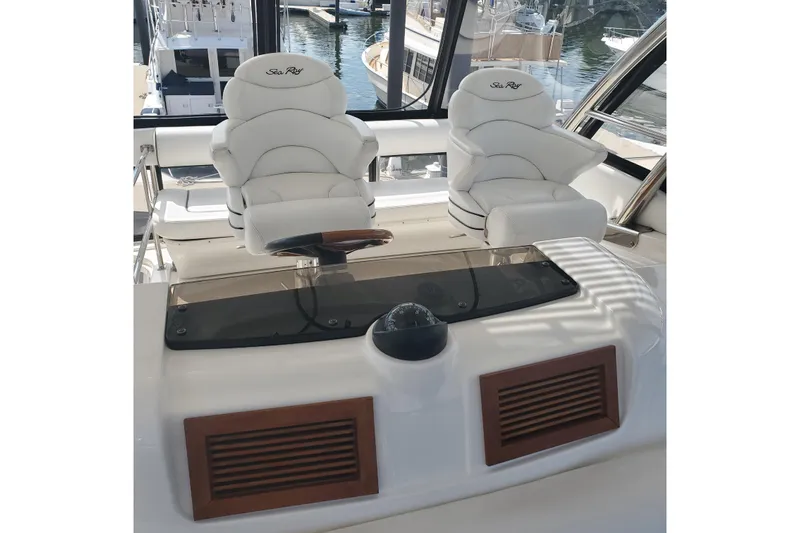  Yacht Photos Pics 2007 Sea Ray 580 Sedan Bridge helm with luxurious white captain chairs.