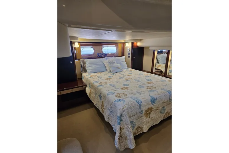  Yacht Photos Pics Luxurious bedroom interior of 2007 Sea Ray 580 Sedan Bridge yacht.