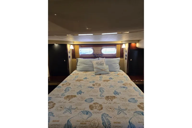  Yacht Photos Pics Luxurious bedroom interior of 2007 Sea Ray 580 Sedan Bridge yacht.