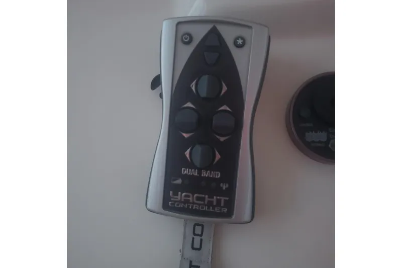  Yacht Photos Pics Remote control for 2007 Sea Ray 580 Sedan Bridge yacht, featuring dual-band functionality.