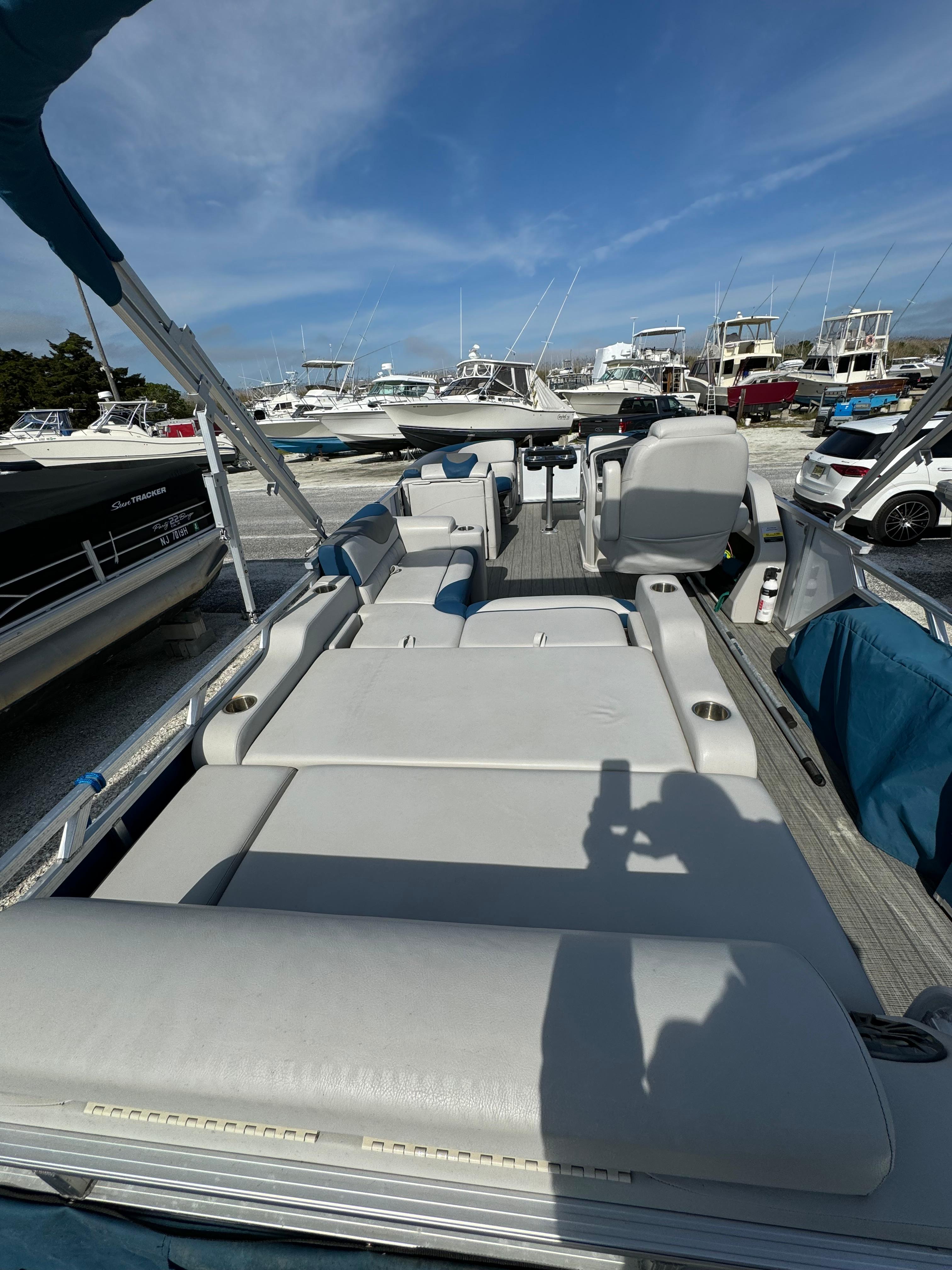 2021 Avalon Luxury Pontoons LSZ2485 VRL Salt Water Series Pontoon for