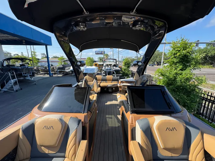  Yacht Photos Pics Luxurious 2025 Avalon Excalibur 27' boat with spacious seating and sleek design.