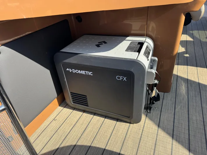  Yacht Photos Pics Portable Dometic CFX cooler on Avalon Excalibur 27' boat, 2025 model.