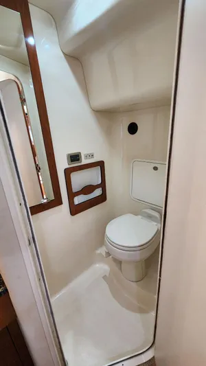 Jessica Grace Yacht Photos Pics Master Stateroom Head