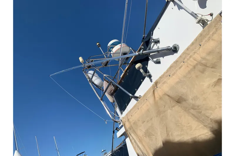  Yacht Photos Pics 2005 Tiara Yachts 3600 Sovran, close-up of radar and antenna equipment against blue sky.