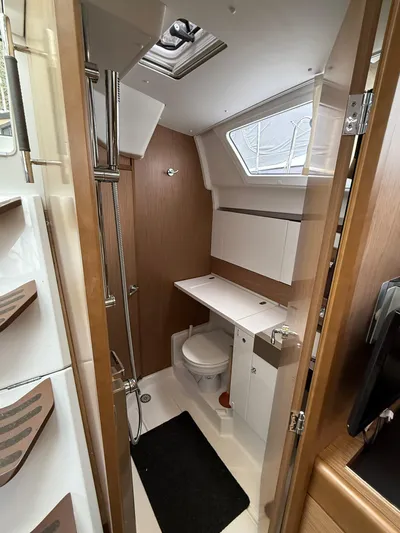 Windwaker Yacht Photos Pics Aft Head