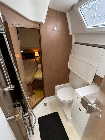 Windwaker Yacht Photos Pics Aft Head