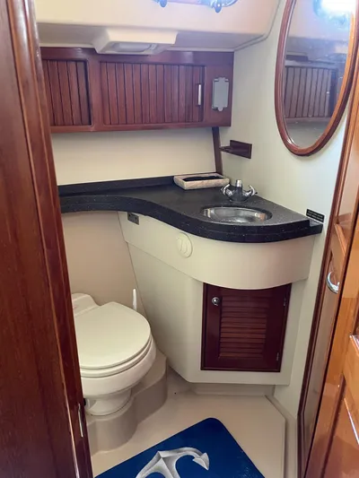 Outta Sight Yacht Photos Pics Fwd head