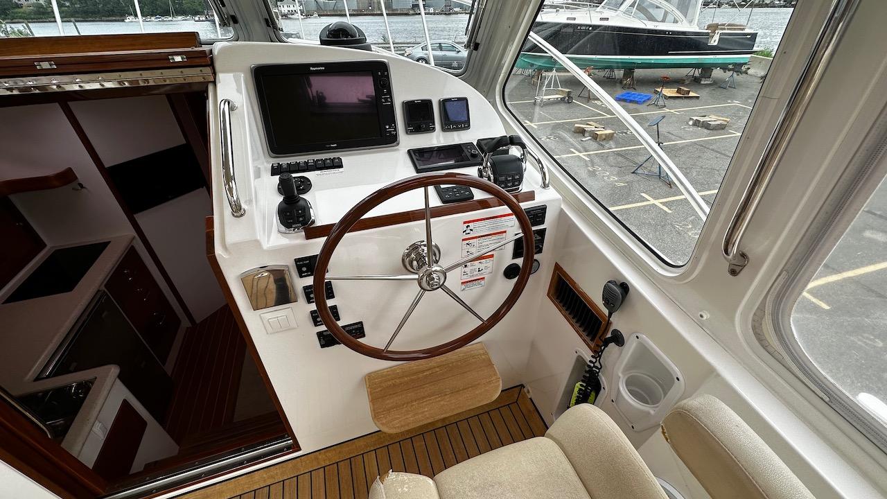 2013 MJM 40z Downeast Express Cruiser for sale - YachtWorld