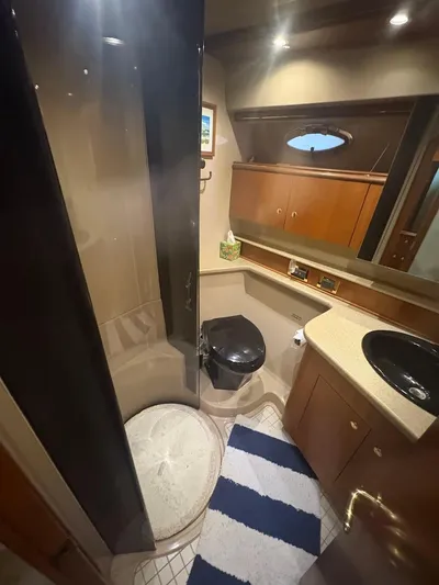  Yacht Photos Pics Guest Head