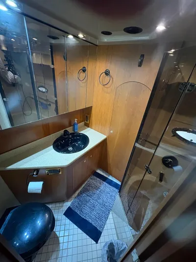  Yacht Photos Pics Master Head