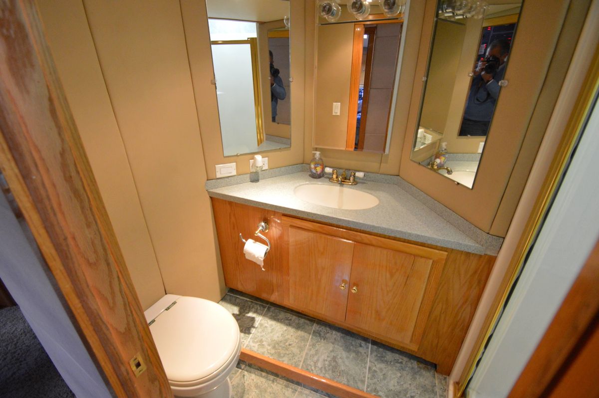 2004 Chesapeake 58 